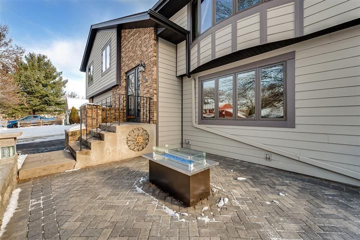 3008 Standridge Pl, Maplewood, MN 55109