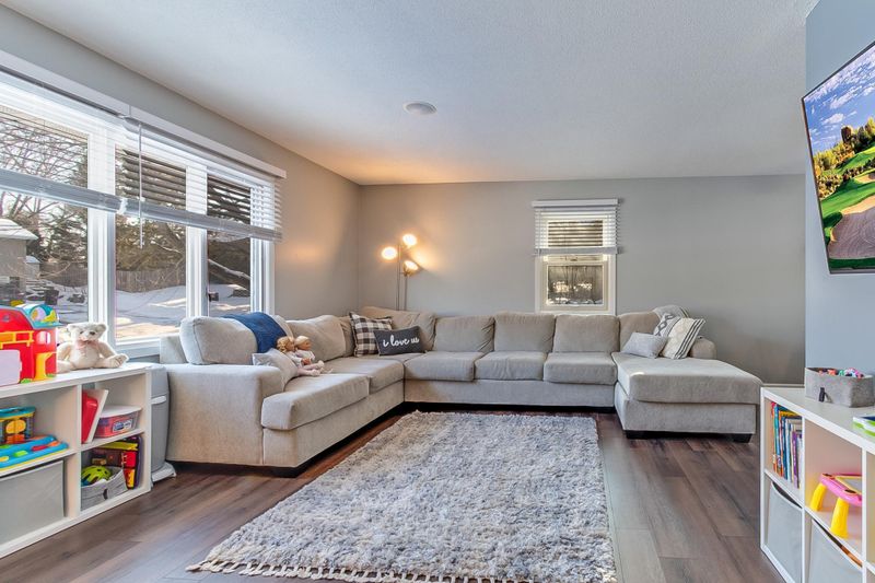 13132 Thomas Ave S, Burnsville, MN 55337