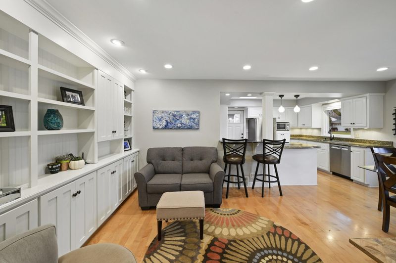 5320 W 62nd St, Edina, MN 55436