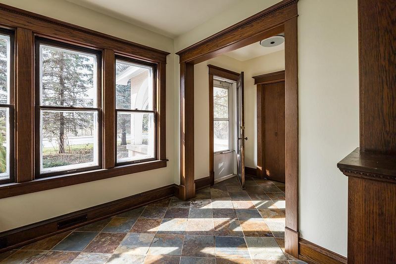 24680 Smithtown Rd, Excelsior, MN 55331