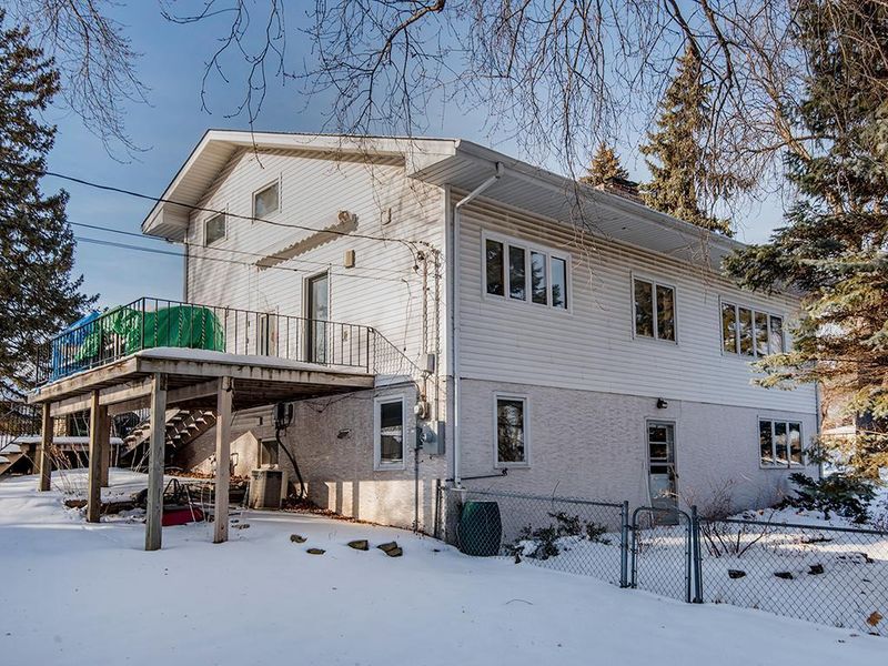 3121 Rankin Rd, Saint Anthony, MN 55418