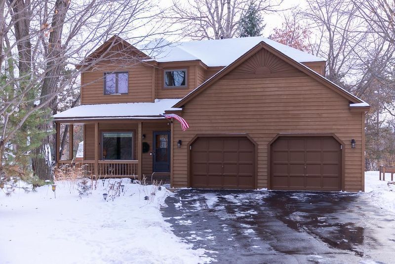 9037 W Staring Ln, Eden Prairie, MN 55347