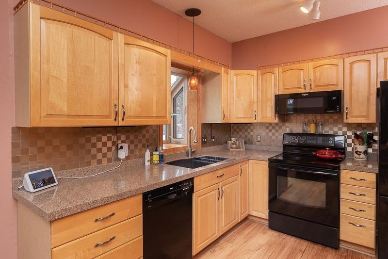 9037 W Staring Ln, Eden Prairie, MN 55347