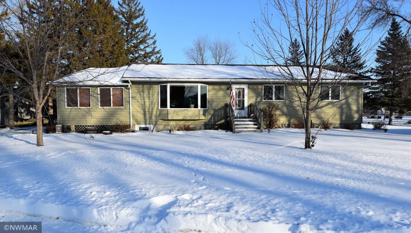 1202 Greenhill Dr, Thief River Falls, MN 56701