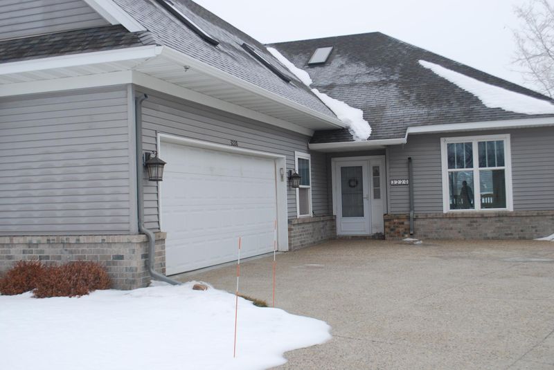 3220 Eagle Ridge Dr W, Willmar, MN 56201