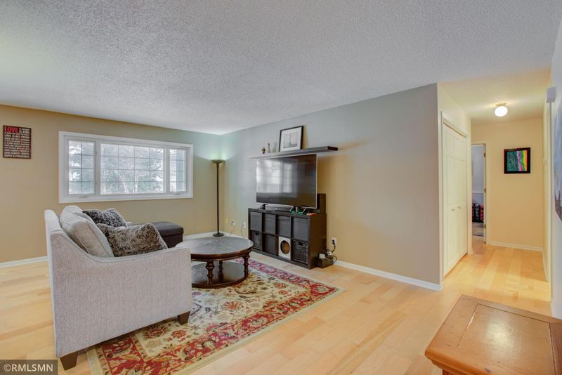 811 98th Ave NW #102, Coon Rapids, MN 55433
