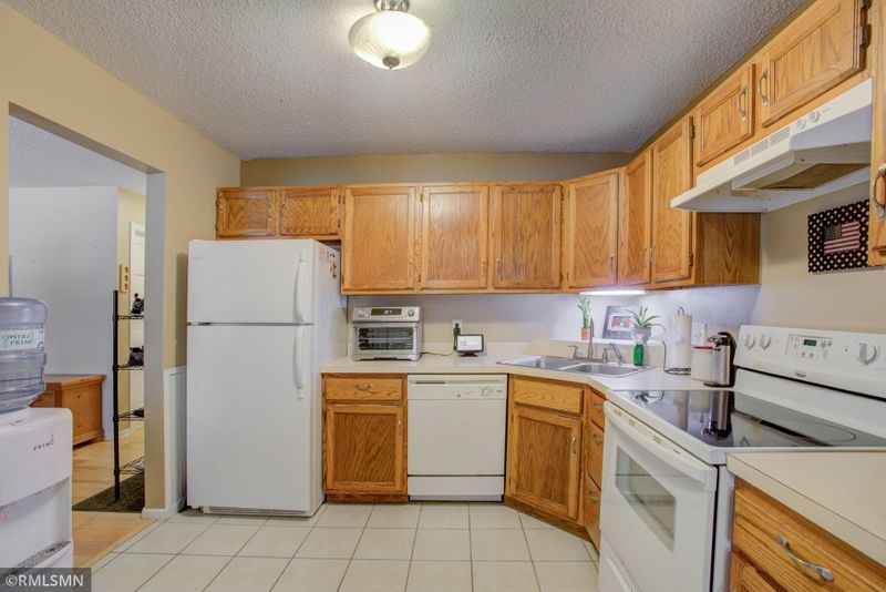 811 98th Ave NW #102, Coon Rapids, MN 55433