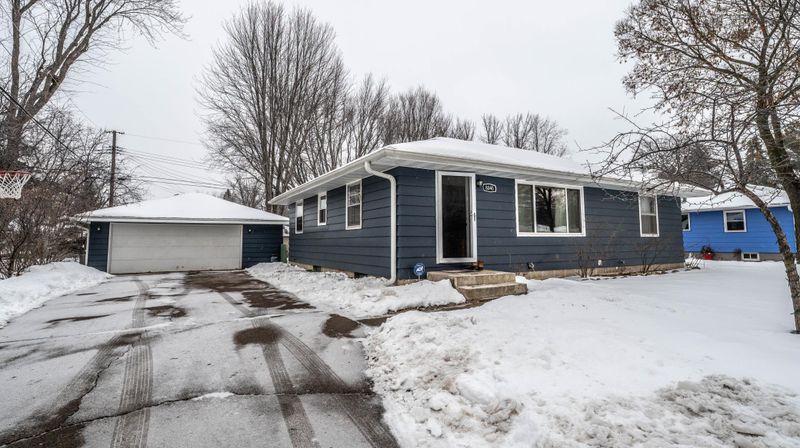 8040 Del Dr N, New Hope, MN 55428