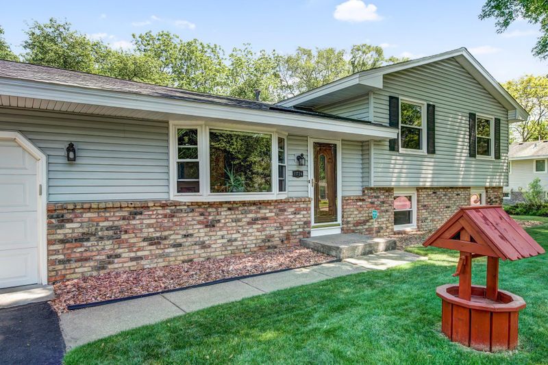 11724 Edgewood Ave N, Champlin, MN 55316