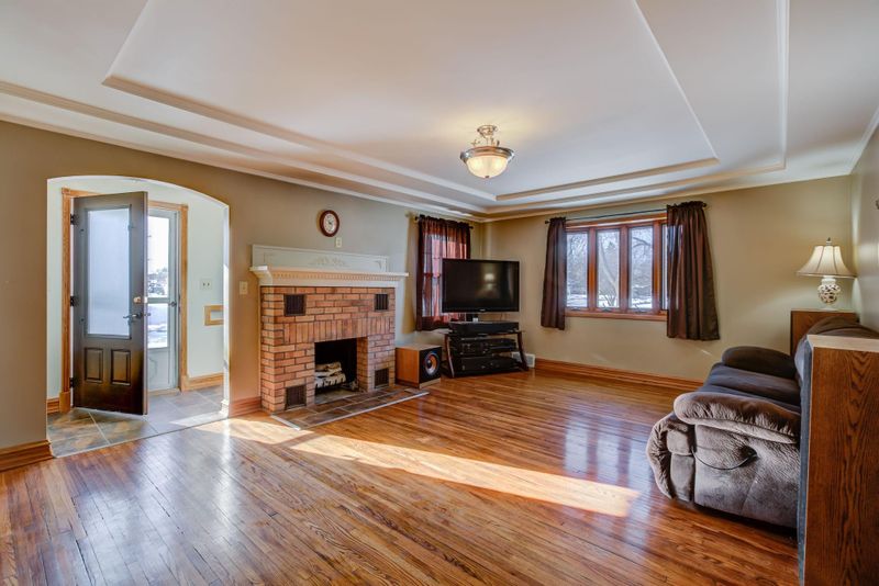 404 4th St, Kenyon, MN 55946