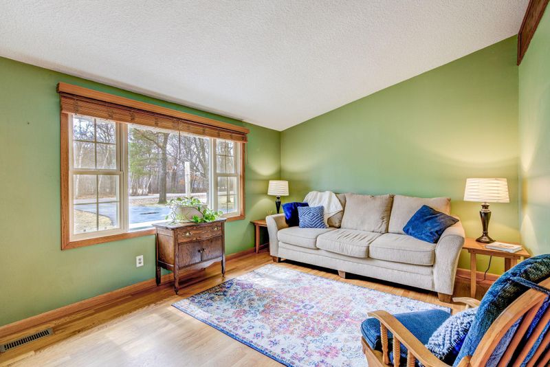 275 322nd Ln NW, Cambridge, MN 55008