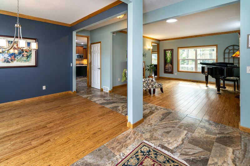 9255 Woodridge Way, Savage, MN 55378