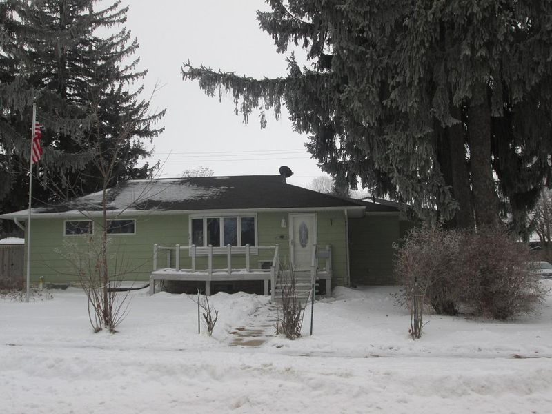303 3rd St, Kenyon, MN 55946