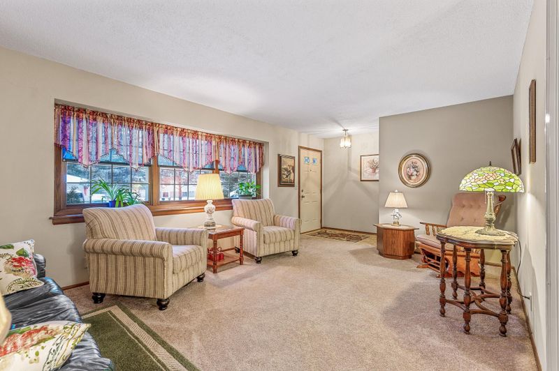 1884 Merrill St, Roseville, MN 55113