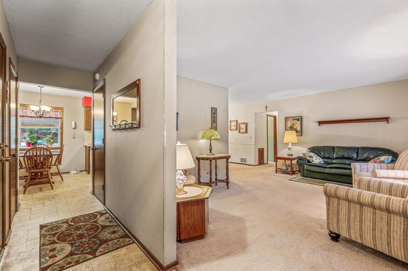 1884 Merrill St, Roseville, MN 55113