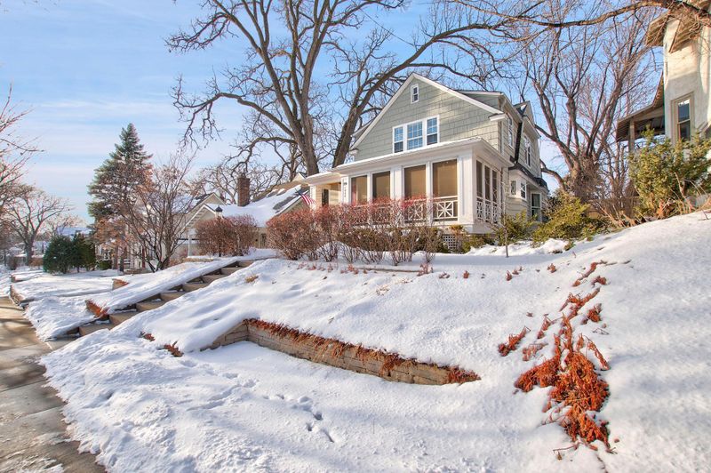 1948 Sheridan Ave S, Minneapolis, MN 55405