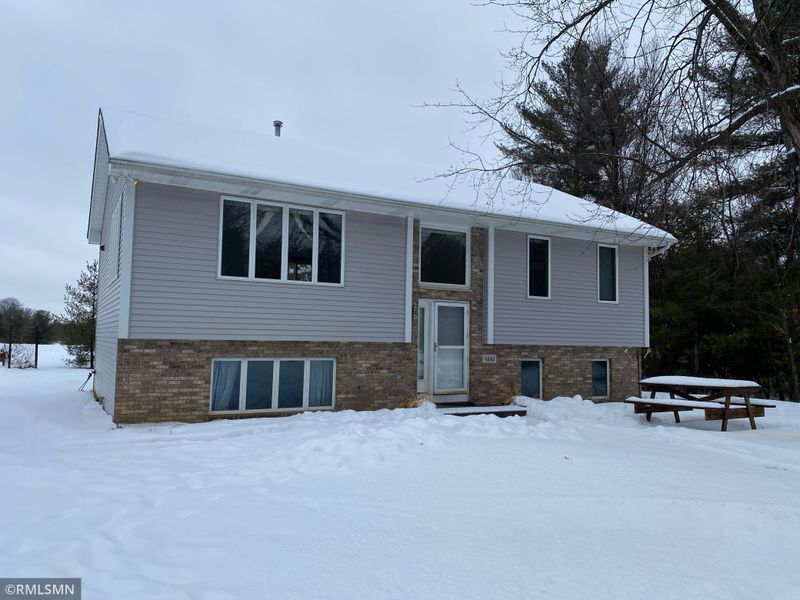 4141 Sunshine Dr, Oak Grove, MN 55303