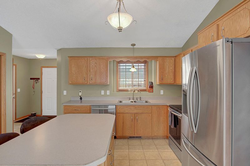 9857 Weston Dr, Monticello, MN 55362