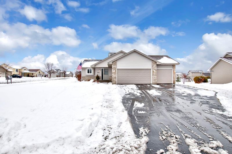 9857 Weston Dr, Monticello, MN 55362
