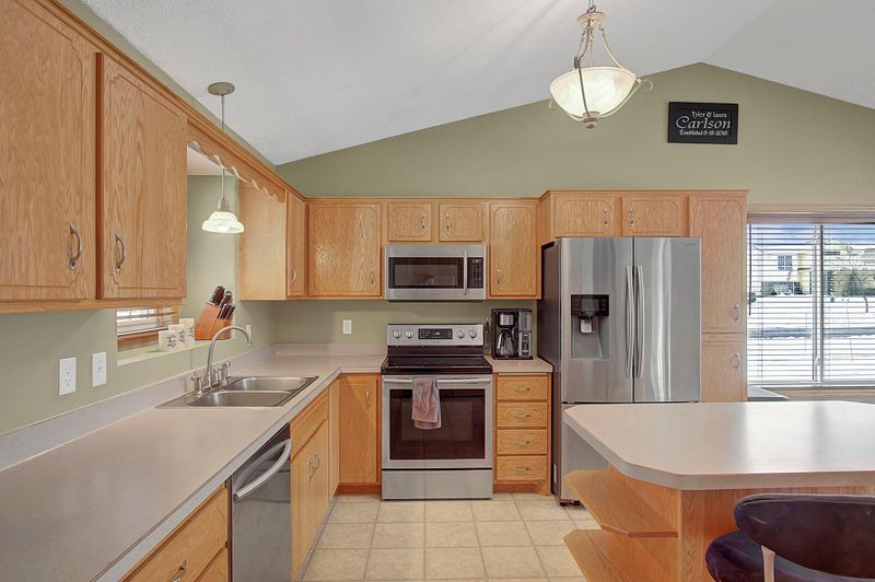 9857 Weston Dr, Monticello, MN 55362