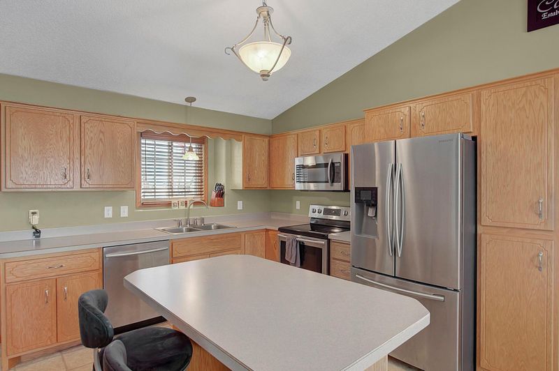 9857 Weston Dr, Monticello, MN 55362