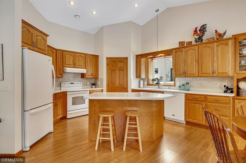 1104 Oak Pond Dr, Sartell, MN 56377