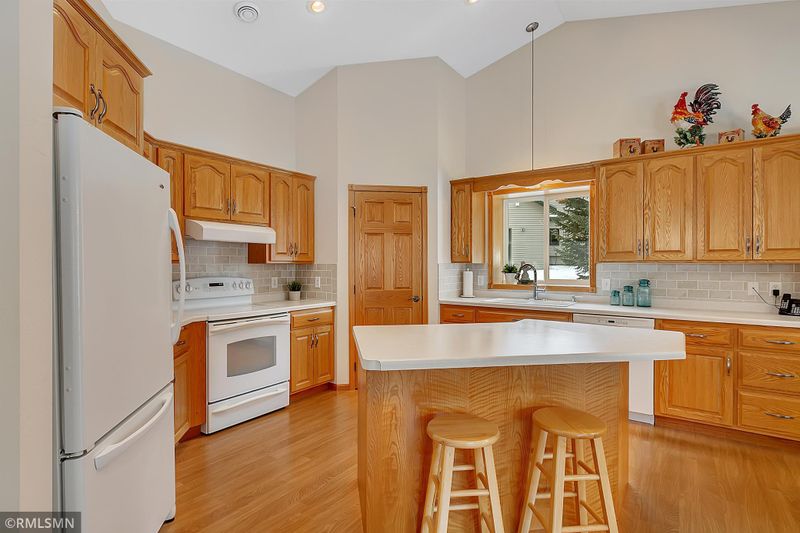 1104 Oak Pond Dr, Sartell, MN 56377