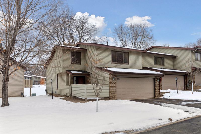 5781 Hyland Courts Dr, Bloomington, MN 55437