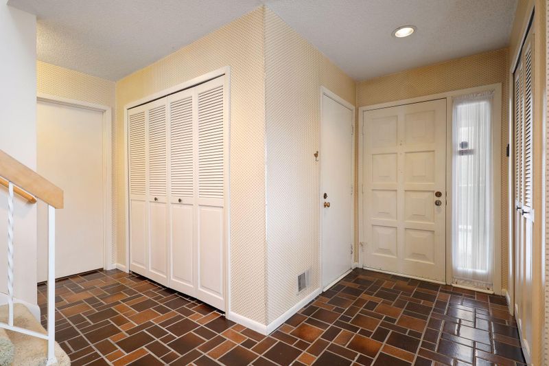 5781 Hyland Courts Dr, Bloomington, MN 55437