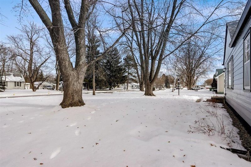 2236 Pinewood Dr, Mounds View, MN 55112