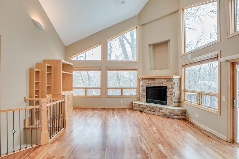 14801 Crestview Ln, Minnetonka, MN 55345