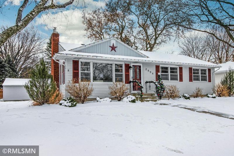 2494 Holloway Ave E, Maplewood, MN 55109