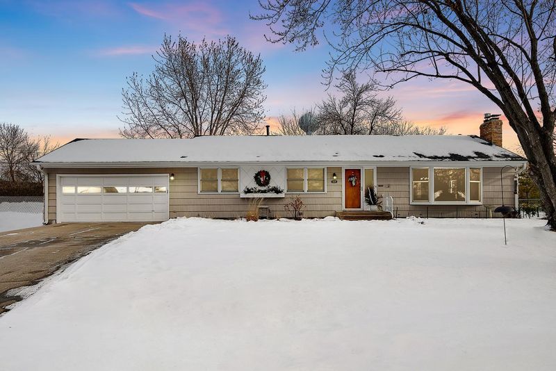 6909 Southdale Rd, Edina, MN 55435