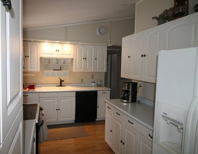 102 Evergreen Dr E, Cannon Falls, MN 55009