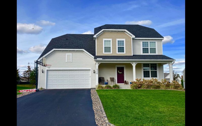9330 Compass Pointe Rd, Woodbury, MN 55129