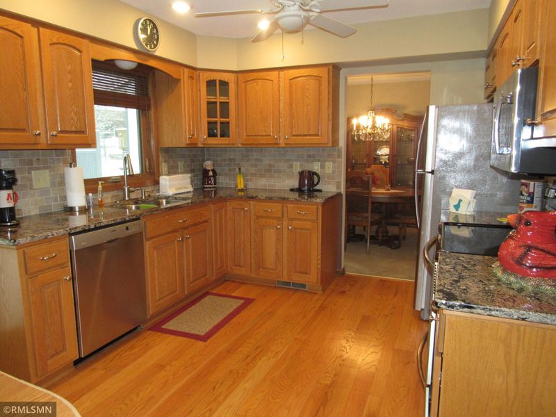 2193 Buhl Ave, North Saint Paul, MN 55109