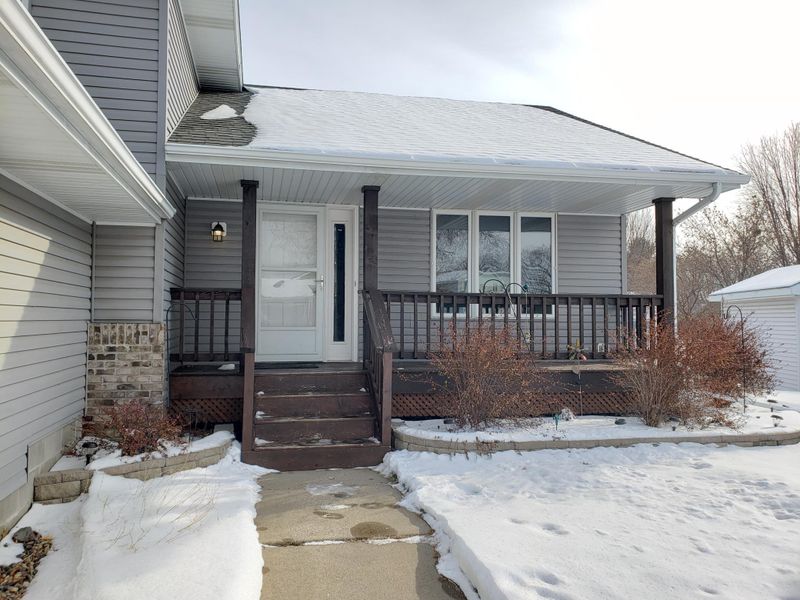 1147 Heritage Dr, Shakopee, MN 55379