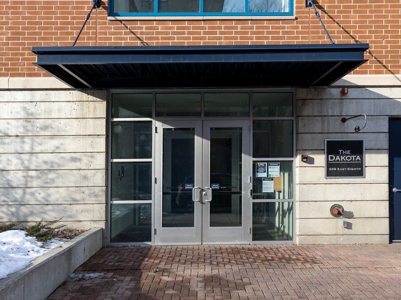 209 8th St E #304, Saint Paul, MN 55101