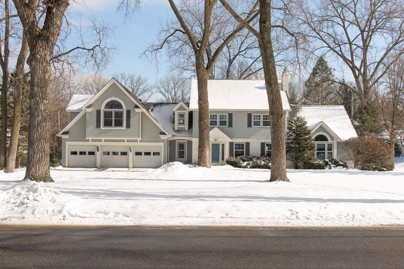 6613 Iroquois Trl, Edina, MN 55439