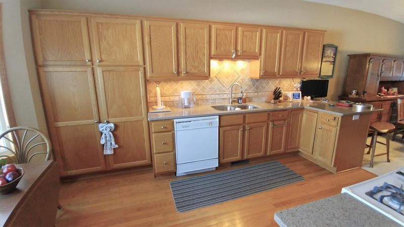 13995 Saint Andrew Dr, Eden Prairie, MN 55346