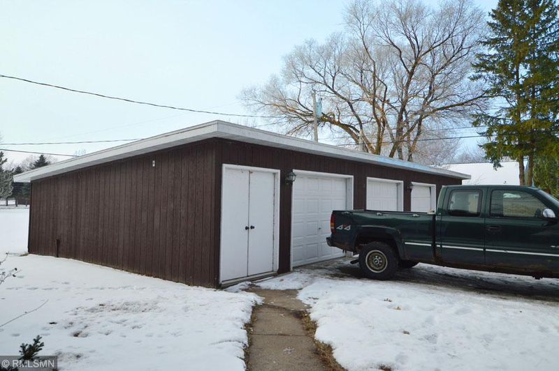 506 6th St SW, Little Falls, MN 56345