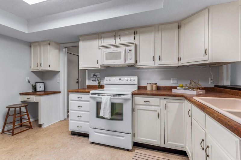 8549 Irwin Rd #231, Bloomington, MN 55437