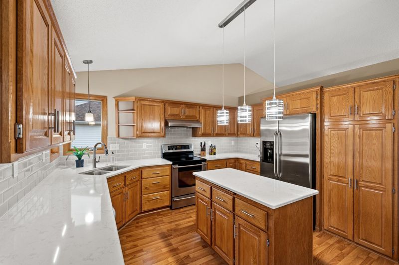 190 Mallard Ln, Loretto, MN 55357