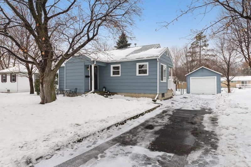 1209 Parallel St, Chaska, MN 55318