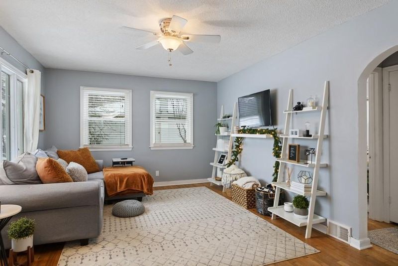 1209 Parallel St, Chaska, MN 55318