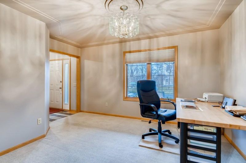 4725 Stratford Ln, Eagan, MN 55123