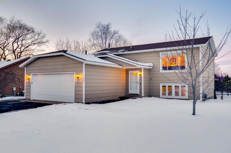 1530 Meadow Ln, Chaska, MN 55318