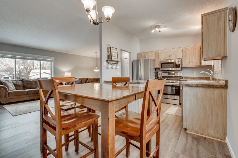 1530 Meadow Ln, Chaska, MN 55318