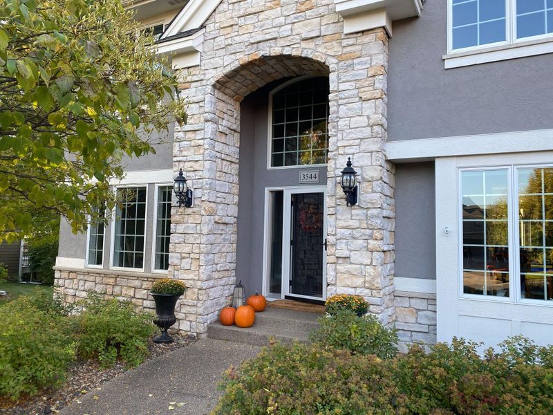 3544 Crestmoor Dr, Woodbury, MN 55125