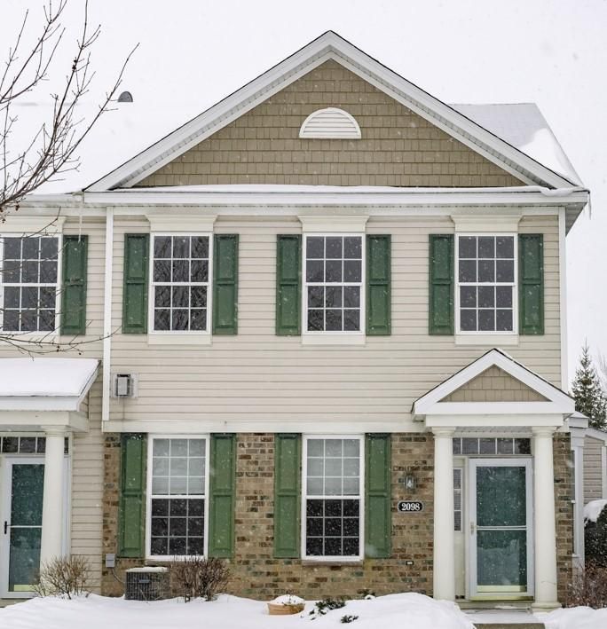 2098 Clover Ridge Dr, Chaska, MN 55318